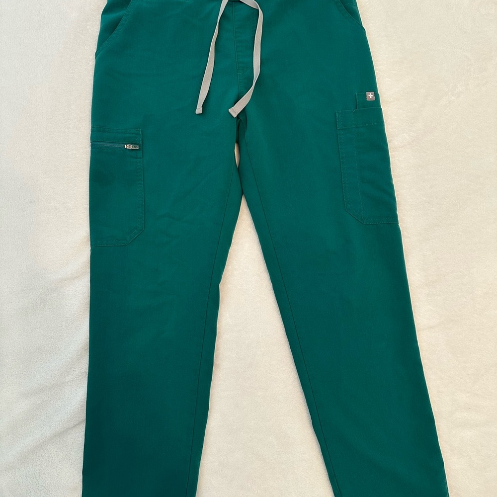 FIGS Women’s skinny Hunter green scrub pants